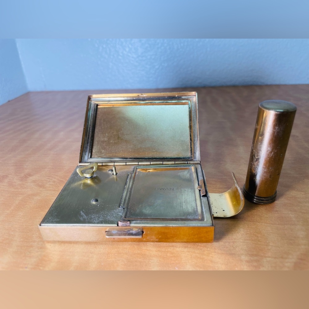 Vintage Japanese musical compact and lipstick holder - Picture 6 of 10